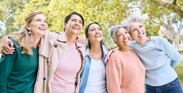 50 AÑOS Y MAS Senior women, people or bonding hug while bird watching in nature park, spring garden or relax environment. Smile, happy or diversity elderly friends in retirement support, trust or community social