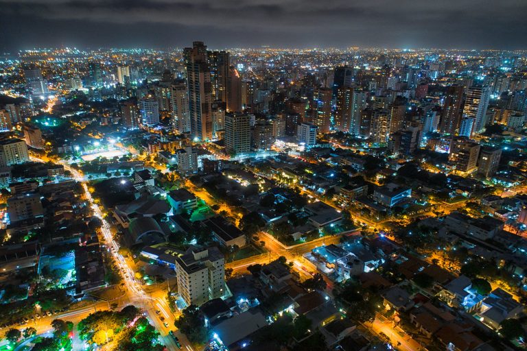 Barranquilla-de-noche-fotografia-de-fernando-orozco-colombia-agencia-de-viajes-768x512